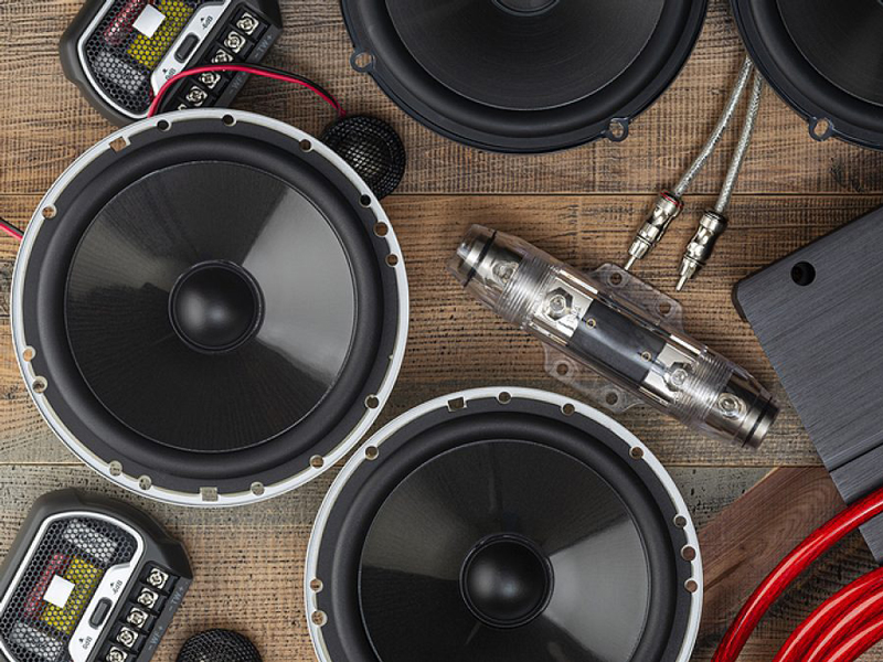 Auto audio sistēmas tirdzniecība, uzstādīšana Rīgas centrā-Autoserviss Rīgā, auto remonts, autoevakuators, automazgātava