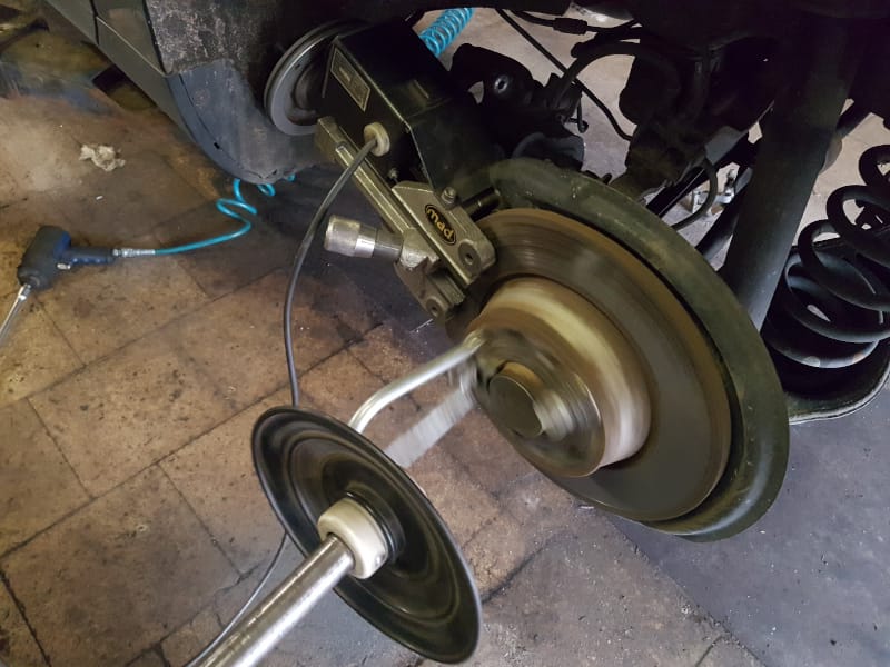 Auto bremžu disku virpošana Rīgā-Autoserviss Rīgā, auto remonts, autoevakuators, automazgātava Auto bremžu disku virpošana Rīgā-Autoserviss Rīgā, auto remonts, autoevakuators, automazgātava