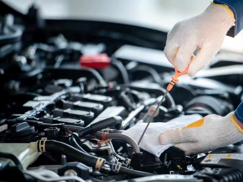 Auto motora eļļas maiņa Rīga-Autoserviss Rīgā, auto dzinēju, izpūtēju remonts, auto audio, lukturu pulēšana