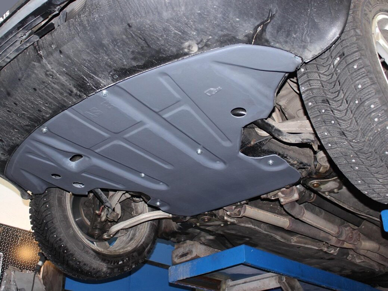 Установка защиты двигателя Рига-Autoserviss Rīgā, auto dzinēju, izpūtēju remonts, auto audio, lukturu pulēšana